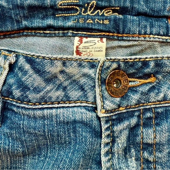 Silver Jeans Co 'Frances' Thick-Stitched Western Distressed Flare Jeans - Picture 5 of 8